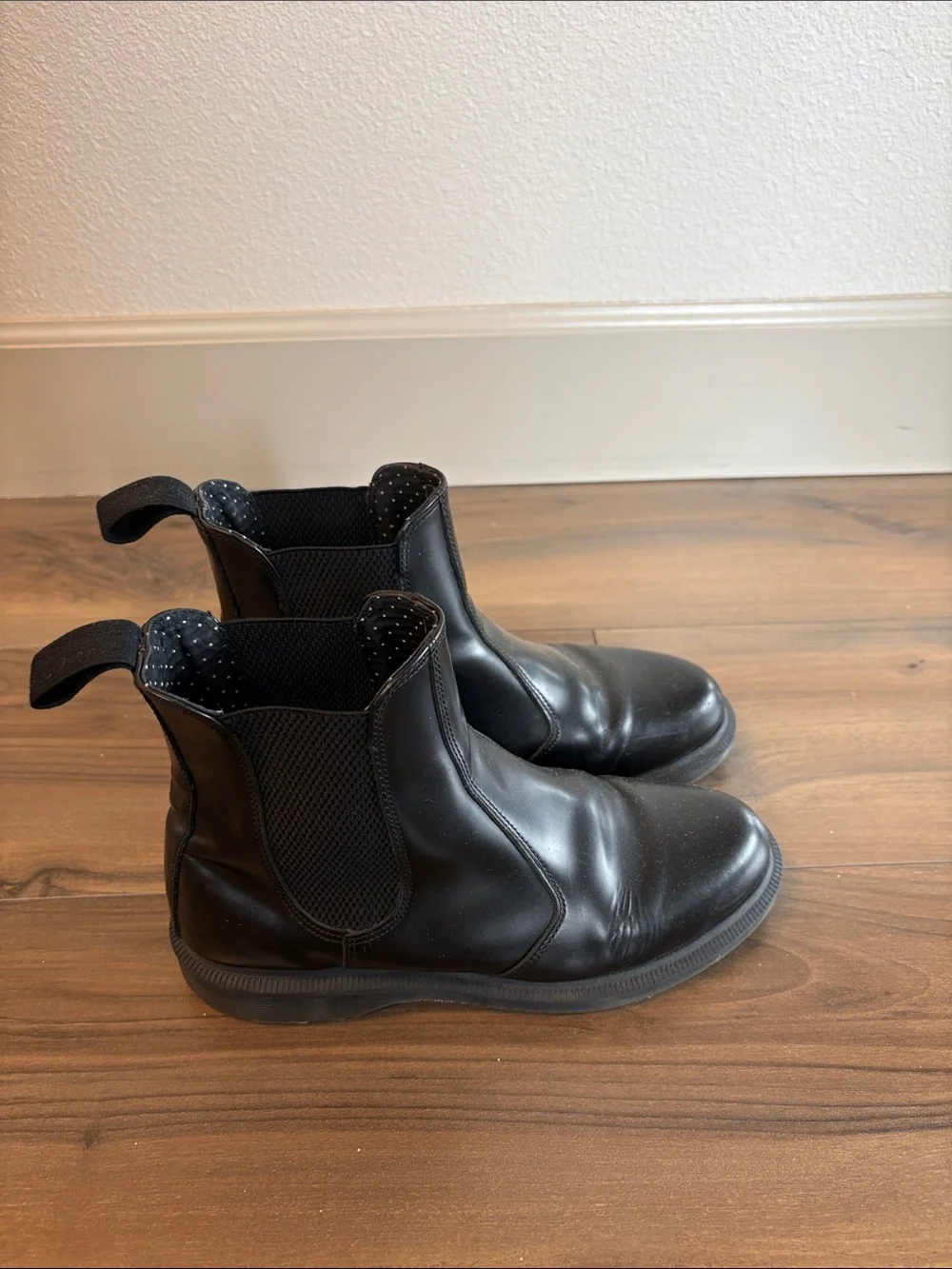 Women’s Dr. Martens Black Leather Chelsea Ankle Boots- Size 7.5